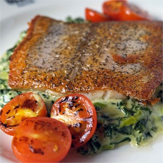 {{photo.Alt || photo.Description || 'Филе синекорого палтуса с кейлом и шпинатом'}}