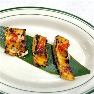 {{photo.Alt || photo.Description || 'Угольная рыба в японском соусе'}}